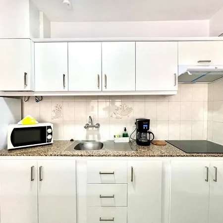 Apartamento Con Balcon, Wifi, A 2 Minutos A Pie De La Playa Apartamento *