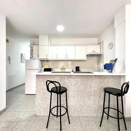 Apartamento Con Balcon, Wifi, A 2 Minutos A Pie De La Playa Apartamento *
